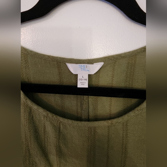 Green Top - Picture 2 of 3